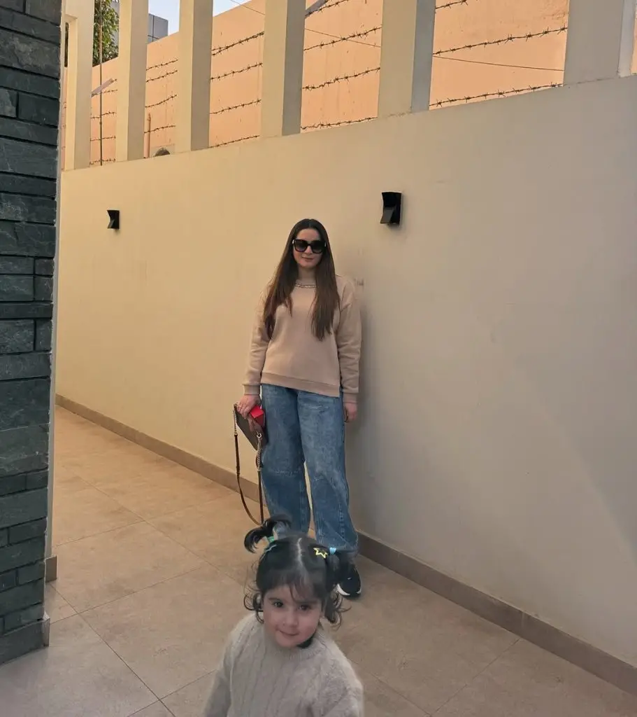 جمبو جمپ سے ایمن خان کی اپنی بیٹیوں کے ساتھ تصاویر
