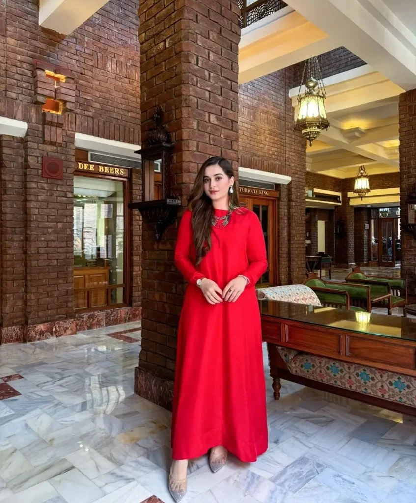 جمبو جمپ سے ایمن خان کی اپنی بیٹیوں کے ساتھ تصاویر