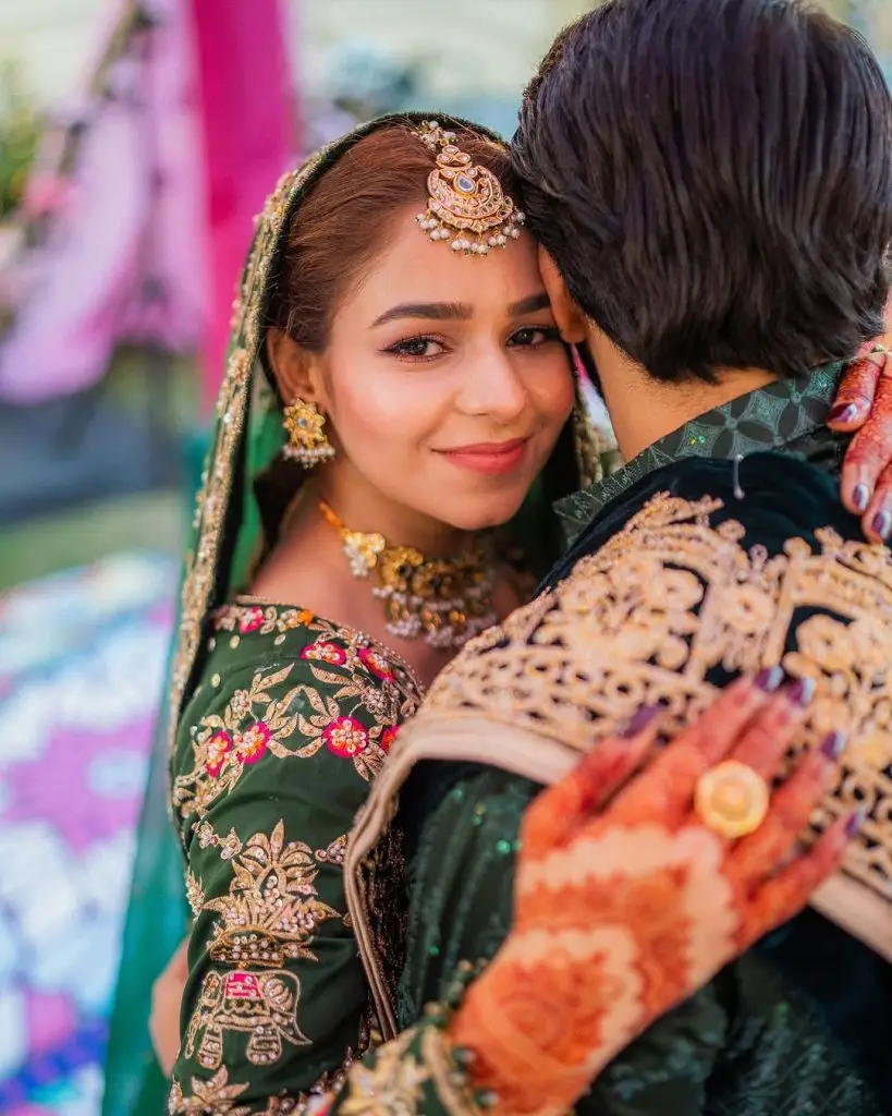 ہریم سوہیل اپنے مہندی پر سبز رنگ میں چمکتی ہے