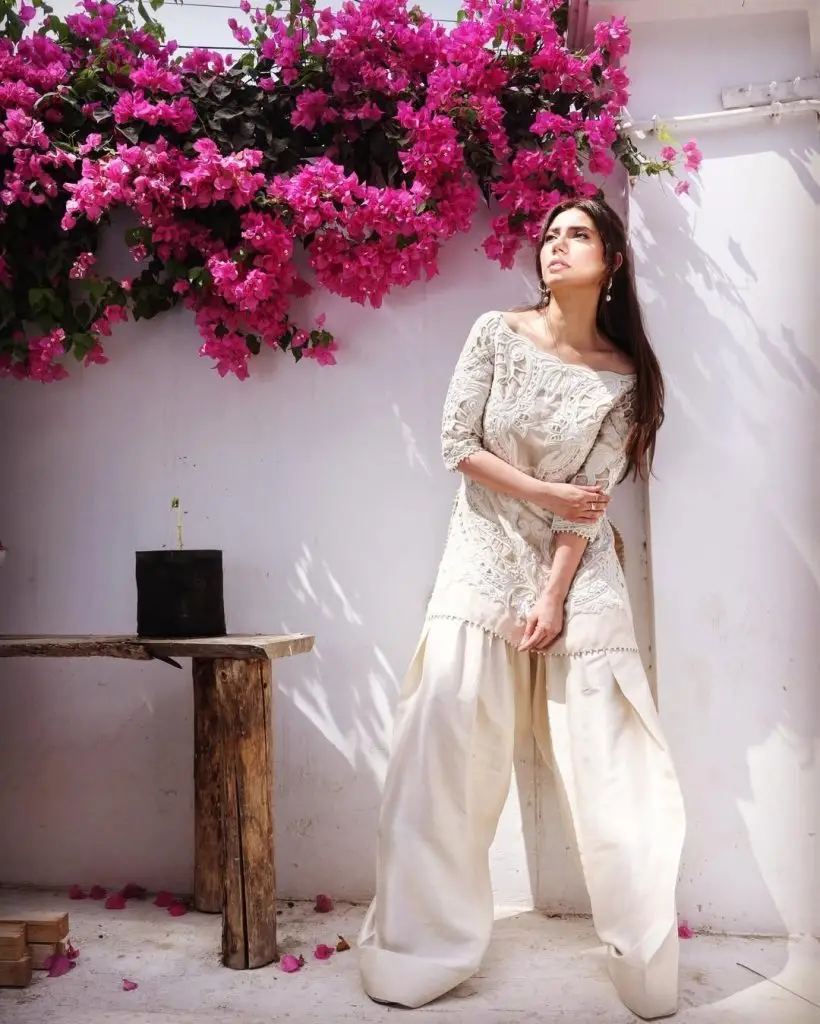 پاکستانی اداکارائیں فرشی شلوار رجحان کو گلے لگاتی ہیں