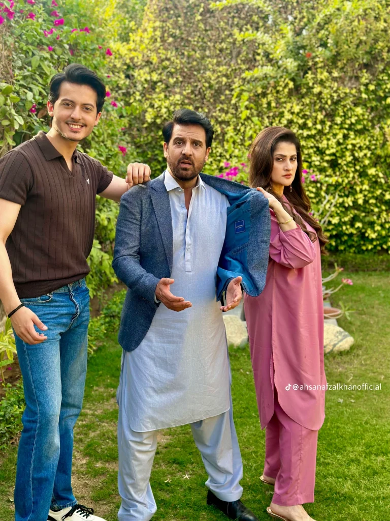 ڈرامہ سیریل AAS PAAS BTS تصاویر