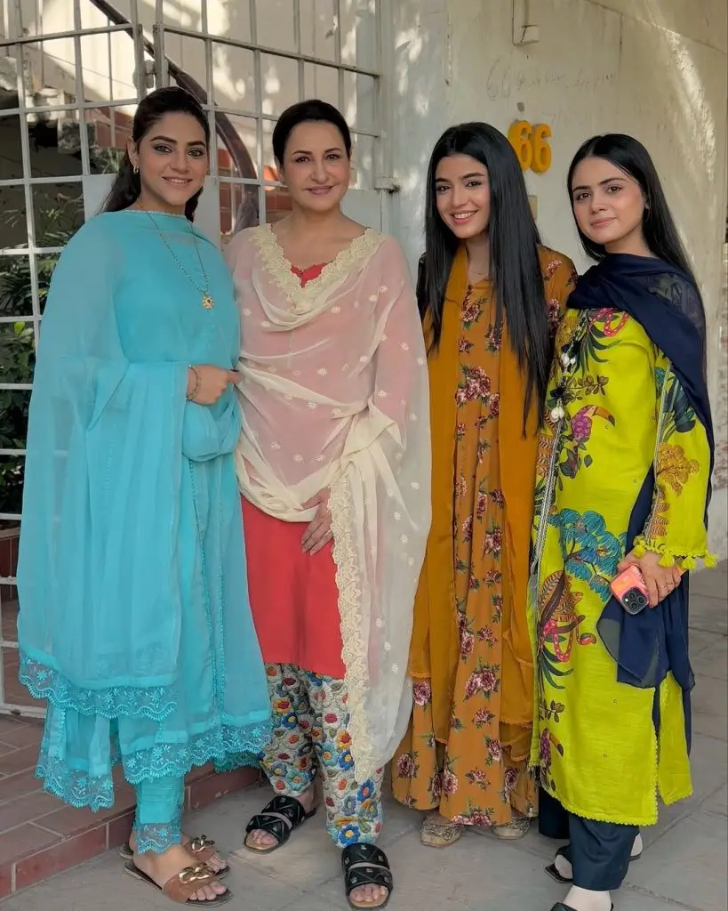 ڈرامہ سیریل AAS PAAS BTS تصاویر