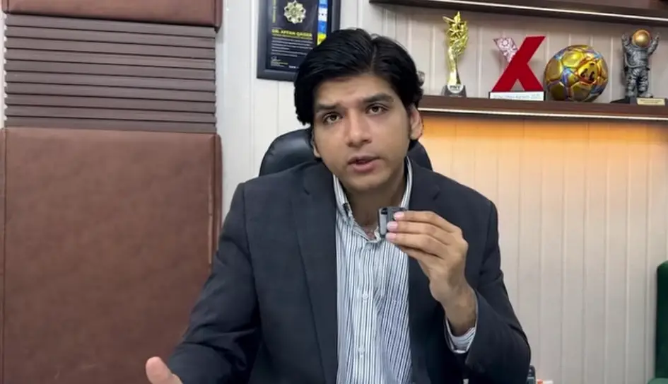 ڈاکٹر افیون قیصر رمضان ٹرانسمیشن کے خلاف تقریر کرتے ہیں