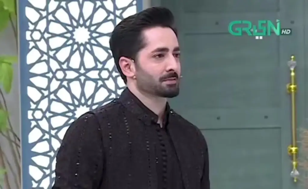 مدمقابل براہ راست ٹی وی پر رمضان ٹرانسمیشن اور اینکرز کو سلیم کرتا ہے