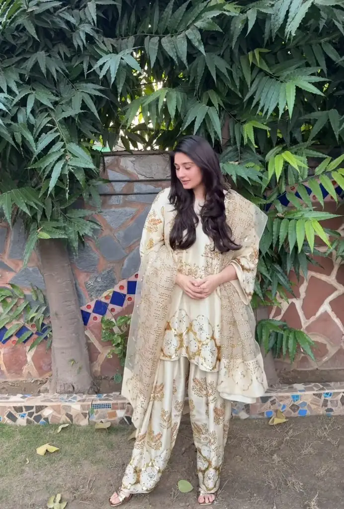 پاکستانی اداکارائیں فرشی شلوار رجحان کو گلے لگاتی ہیں