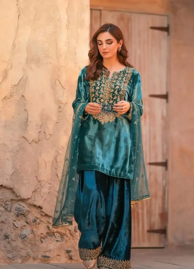 پاکستانی اداکارائیں فرشی شلوار رجحان کو گلے لگاتی ہیں