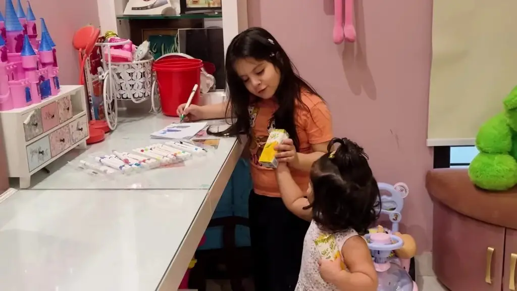 رمضان المبارک سے تعلق رکھنے والے ایمن خان خوبصورت خاندانی تصاویر