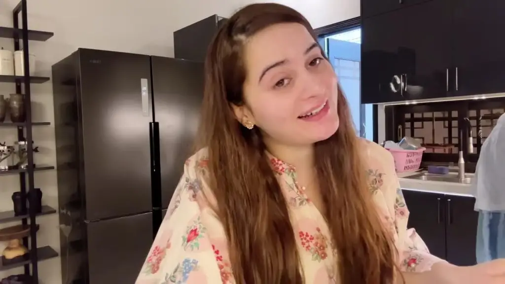 رمضان المبارک سے تعلق رکھنے والے ایمن خان خوبصورت خاندانی تصاویر