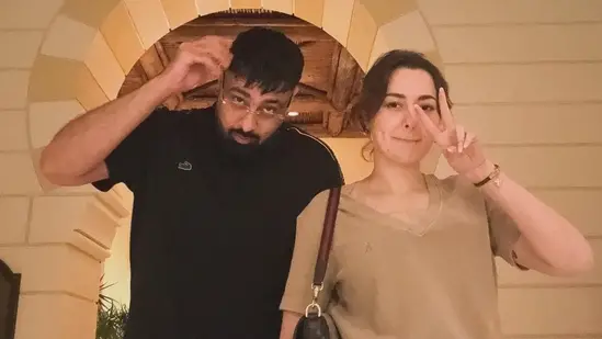 نادیہ خان کا خیال ہے کہ ہنیا عامر ہندوستان پر اپنا وقت ضائع کررہی ہے