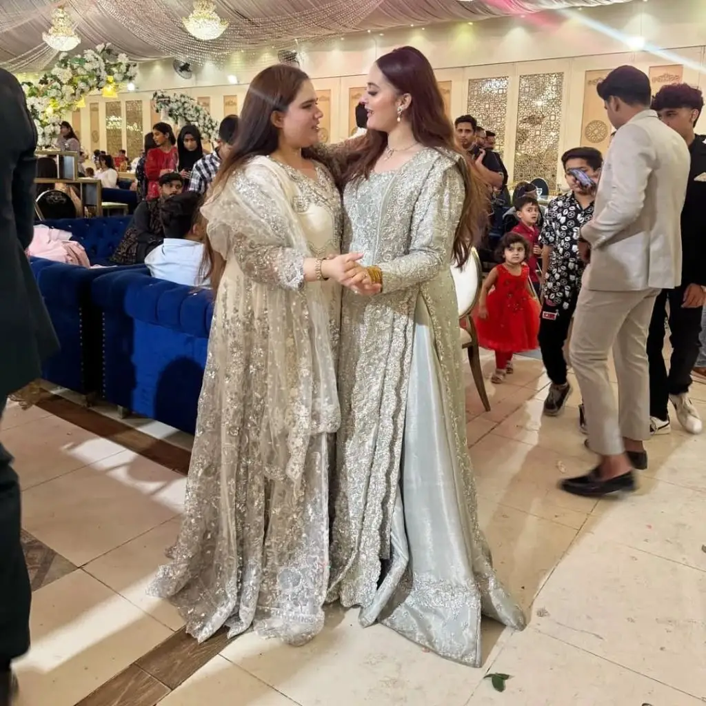ایمن 'والیما سے بیٹیوں کے ساتھ ایمن خان اور منیب بٹ کلکس