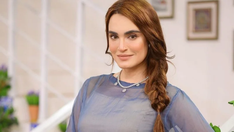نادیہ حسین سے زیادہ میک اپ اور سرجری عوامی بحث کو تیز کرتی ہے