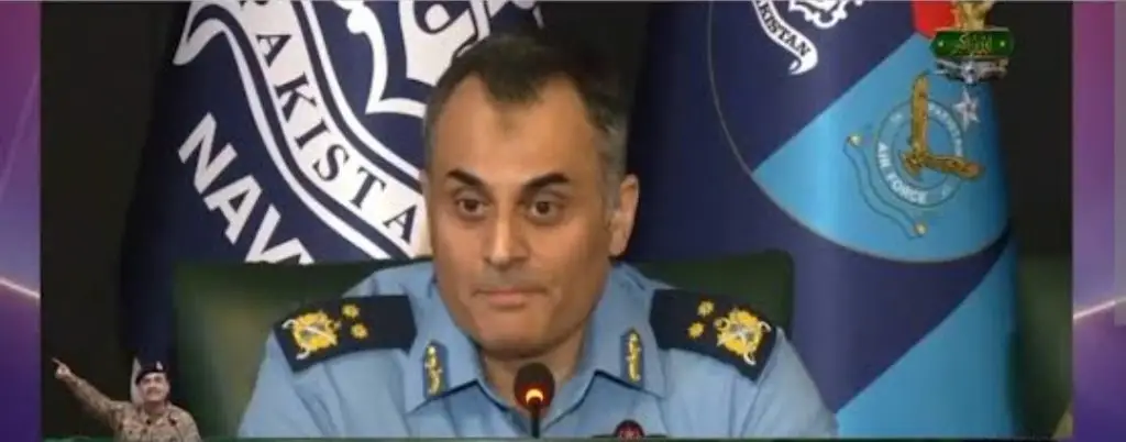 پاکستان کے مشہور شخصیات اے وی ایم اورنگزیب کے دل پھینک مداحوں سے سوال کرتی ہیں