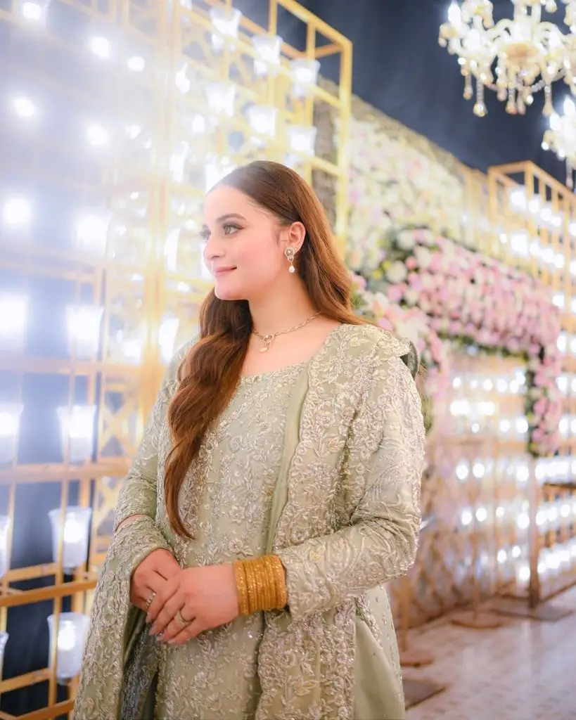 ایمن 'والیما سے بیٹیوں کے ساتھ ایمن خان اور منیب بٹ کلکس