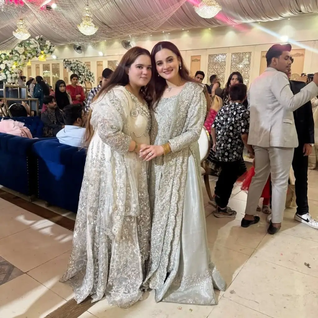 ایمن 'والیما سے بیٹیوں کے ساتھ ایمن خان اور منیب بٹ کلکس