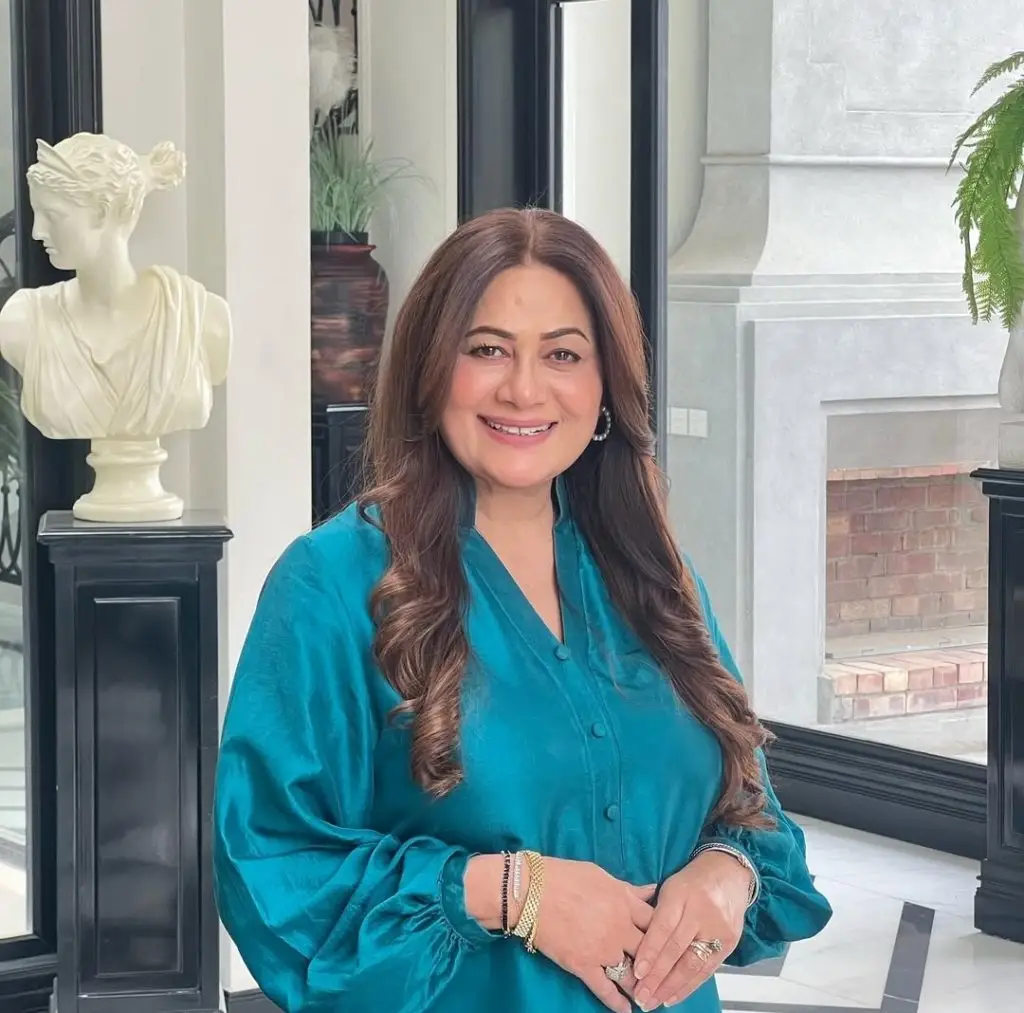 ڈوسرا چہرا کاسٹ ، شیڈول اور اوقات