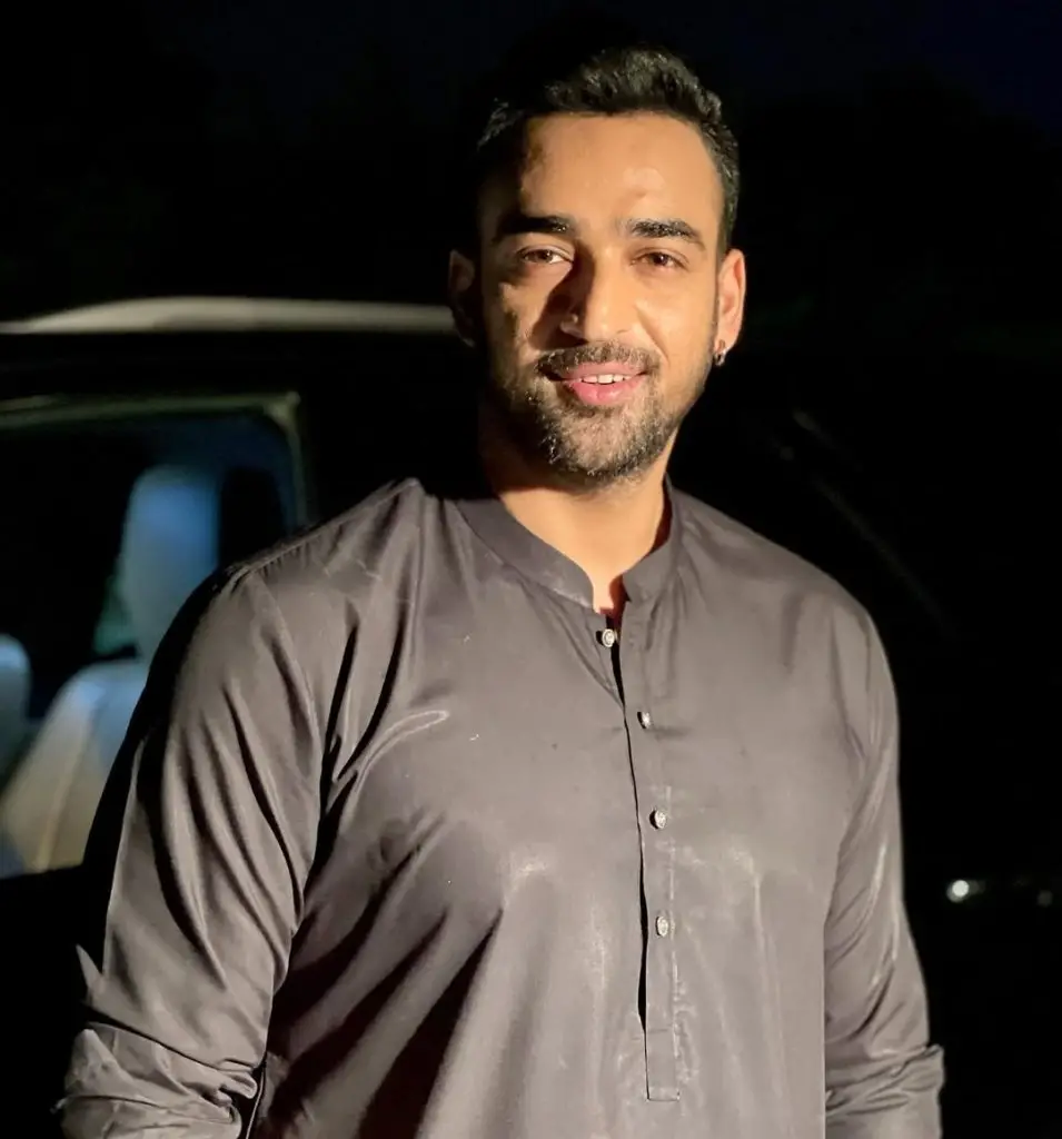 ڈوسرا چہرا کاسٹ ، شیڈول اور اوقات