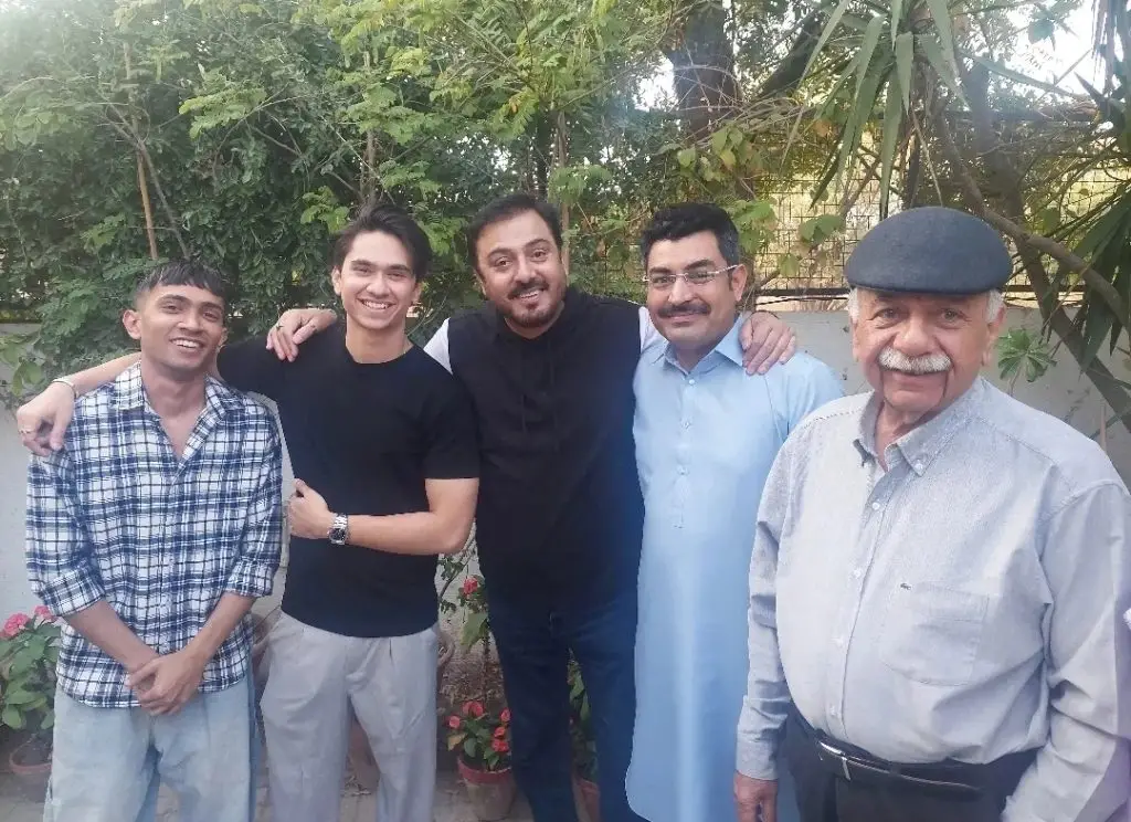 ڈرامہ سیریل پارواریش بی ٹی ایس کی تصاویر