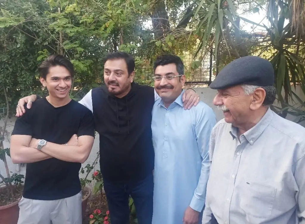 ڈرامہ سیریل پارواریش بی ٹی ایس کی تصاویر