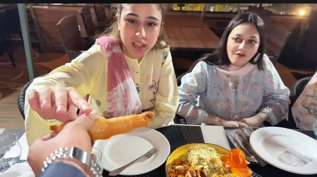 راجاب بٹ نے بیوی کے ساتھ ان کے ساتھ بد سلوکی کرنے پر تنقید کی