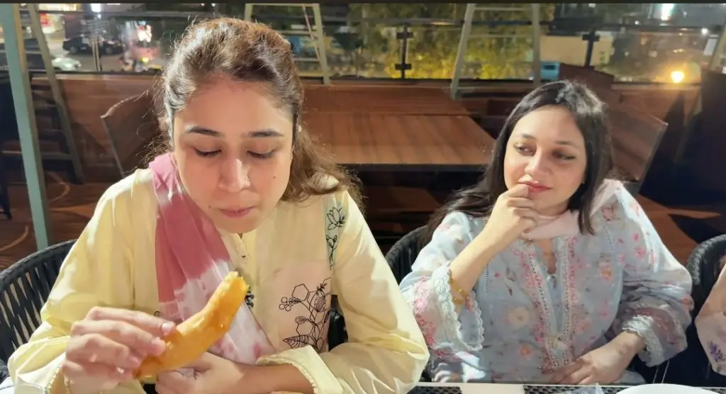 راجاب بٹ نے بیوی کے ساتھ ان کے ساتھ بد سلوکی کرنے پر تنقید کی