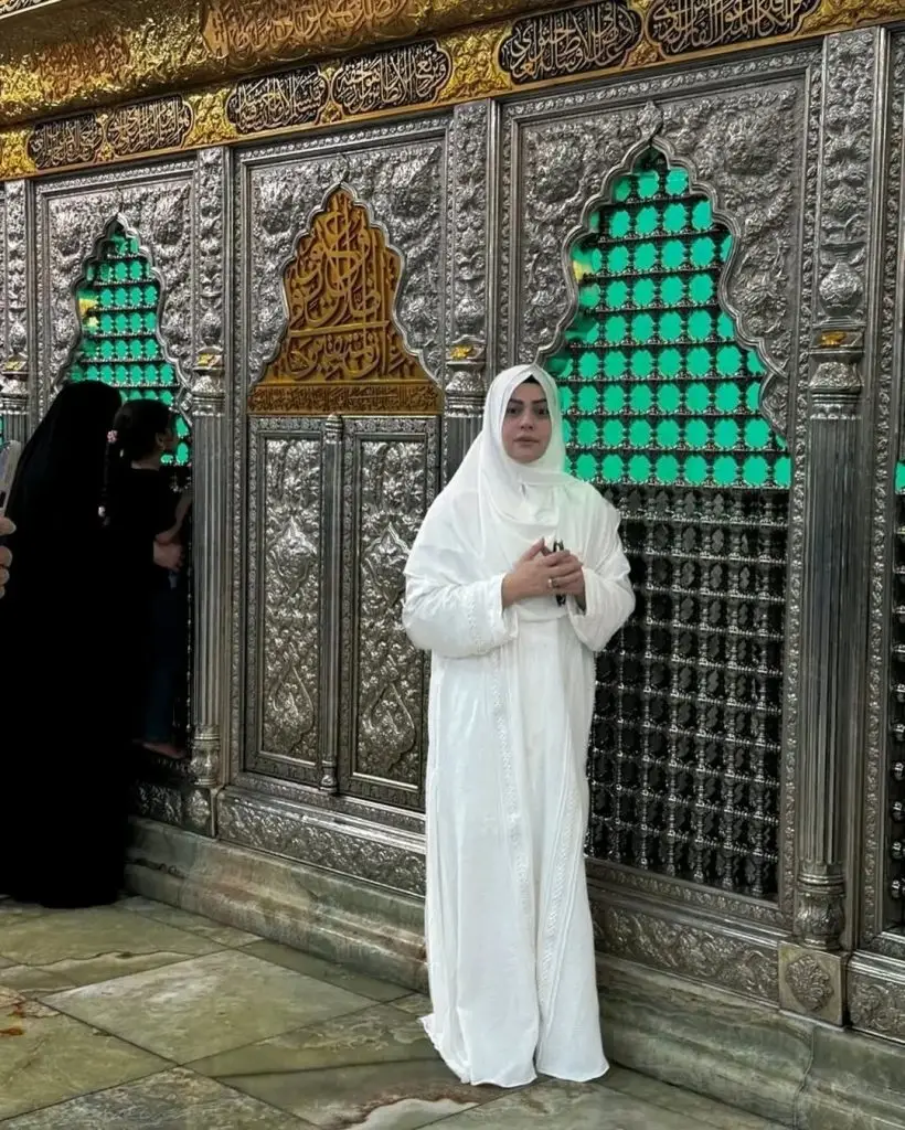 سدیہ امام نے عراق کے کربلا سے تصاویر شیئر کیں