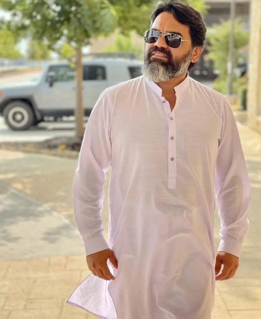 سارہ عمیر نے ہدایتکار محسن طالات کے ساتھ ڈرامائی محبت کی کہانی بیان کی