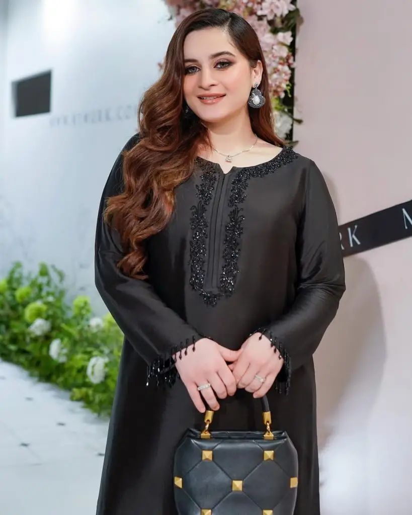 تیسری حمل کے موقع پر ایمن خان کو فیلیسیشن ملتے ہیں