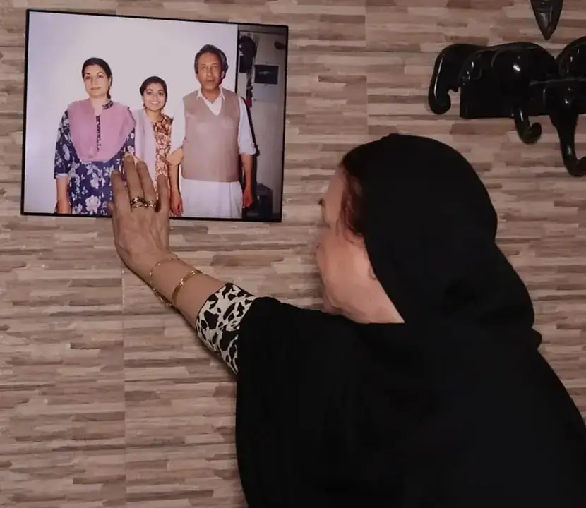 عذرا افطاب جذباتی لمحات اور دیر سے شوہر کے لئے محبت کا اشتراک کرتا ہے