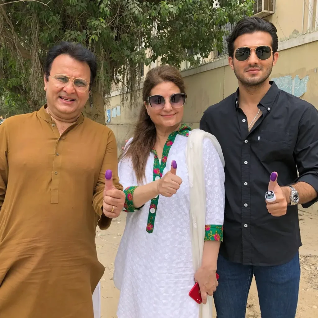ڈوسرا چہرا کاسٹ ، شیڈول اور اوقات