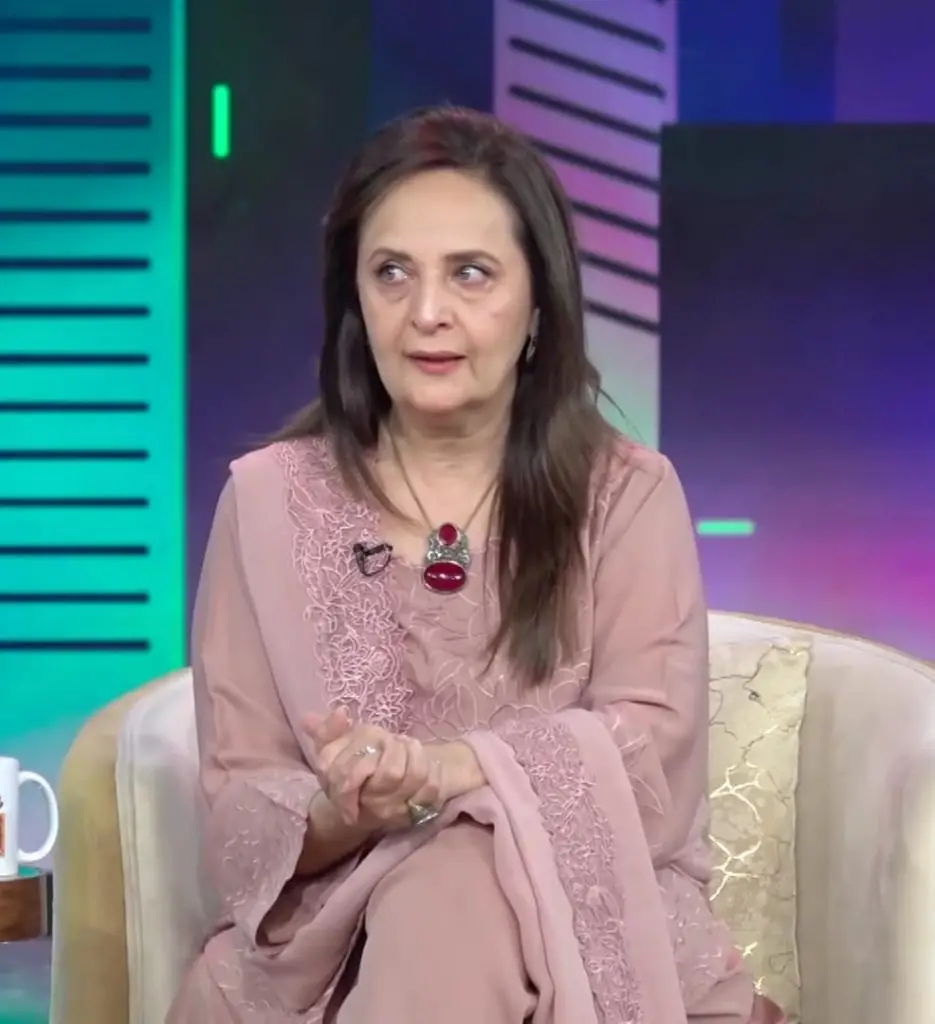 حنا بیت نے یونگ اداکاروں کو واپنگ پر کال کی