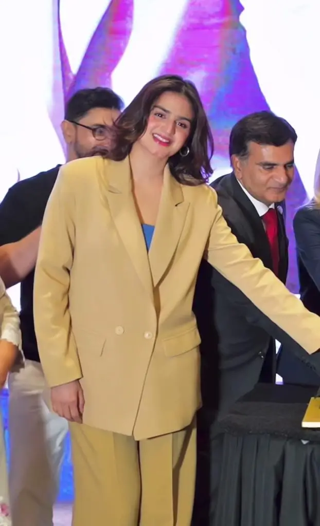 ہیرا مانی نے اعزاز حاصل کیا جبکہ مانی کو ایک حالیہ واقعہ میں نظرانداز کردیا گیا