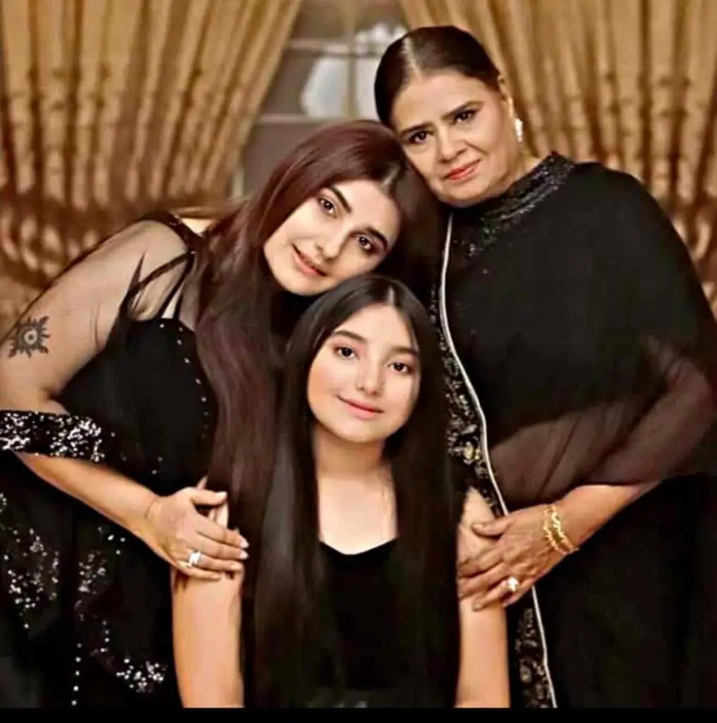جیوریا سعود کے ماں کے بارے میں تبصرے - بے تکلفی یا بے عزتی؟