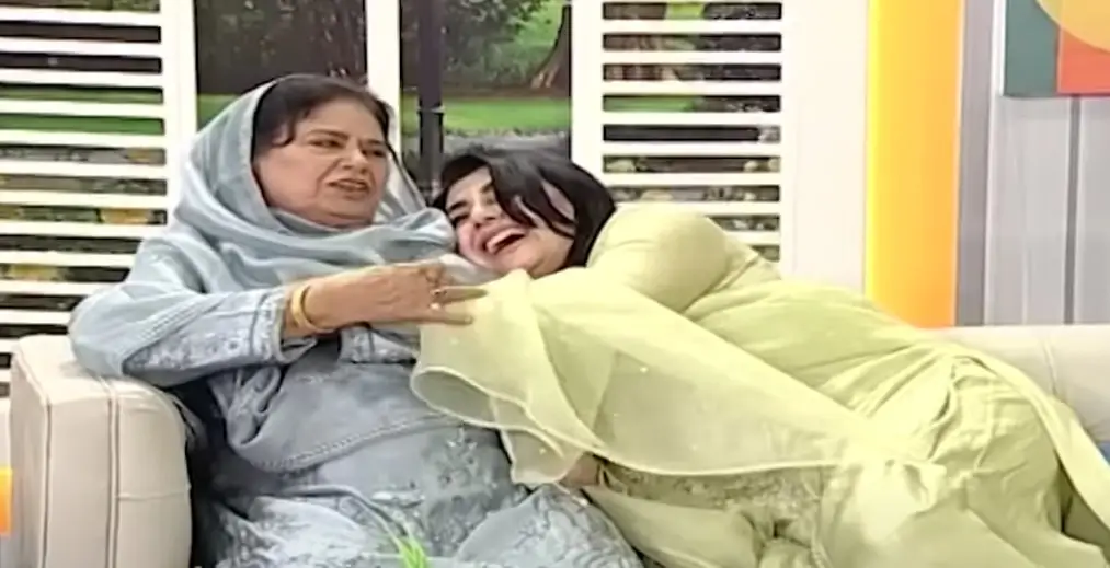 جیوریا سعود کے ماں کے بارے میں تبصرے - بے تکلفی یا بے عزتی؟
