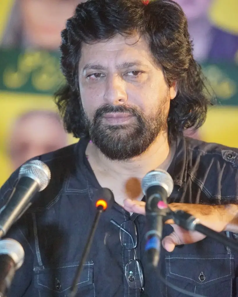 جواد احمد اپنے مرحوم والدین کو یاد کرتے ہوئے جذباتی ہو جاتا ہے