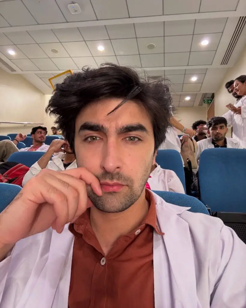 پاکستانی اداکار - سوشل میڈیا سے لے کر ٹیلی ویژن اسکرینوں تک