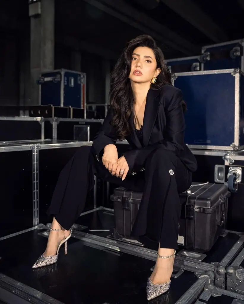 شاہ رخ خان کے بارے میں سوال کے لئے مہیرا خان کا عمدہ جواب