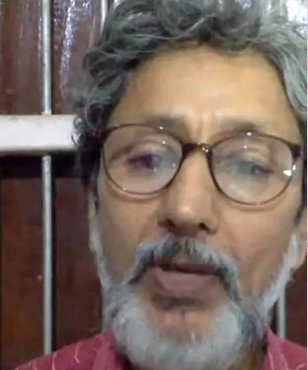 ہندوستانی صحافی ہندوستانی میڈیا کی سنسنی خیزی کو کلینرز کے پاس لے جاتا ہے
