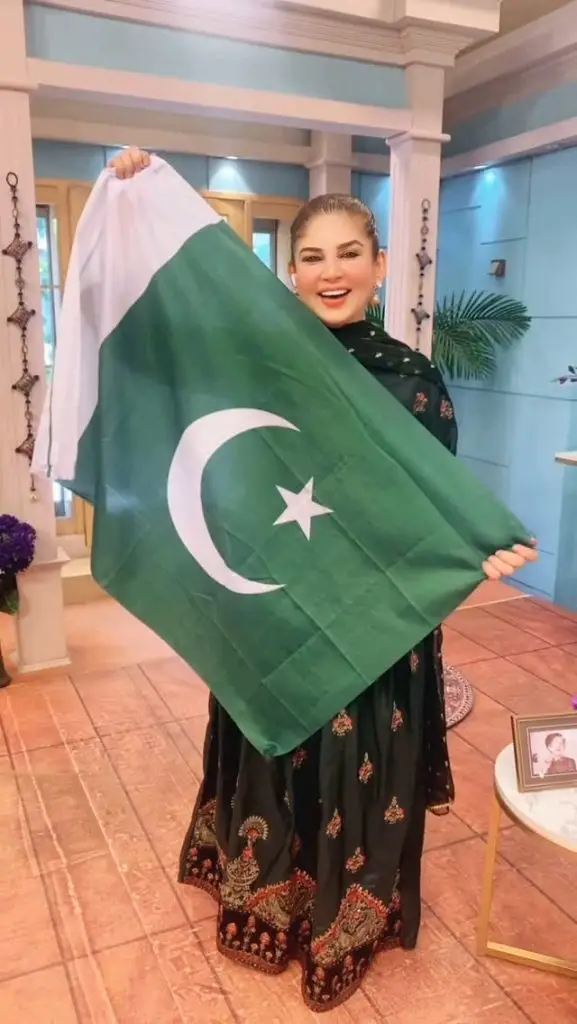 پاکستانی ستارے جو اپنے ملک کے لئے مضبوطی سے کھڑے تھے