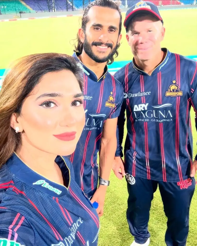 پی ایس ایل سے سمیا حسن علی کے لیٹسٹ خوبصورت فیملی کلکس