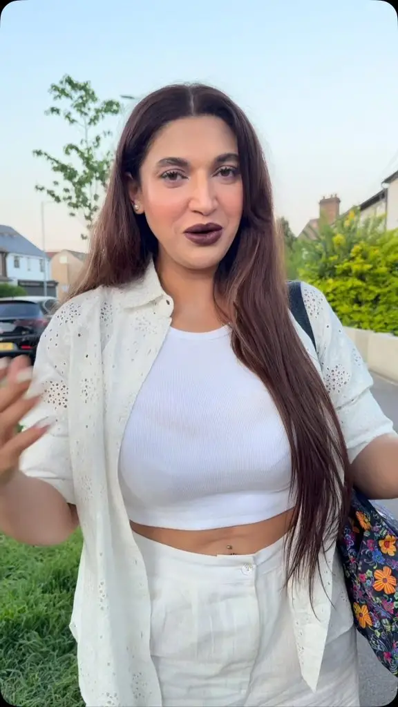 ثنا فخھر نے یہ کہتے ہوئے تنقید کی کہ اداکاروں کی کوئی سرحد نہیں ہے