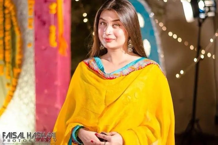 سارہ عمیر نے ہدایتکار محسن طالات کے ساتھ ڈرامائی محبت کی کہانی بیان کی
