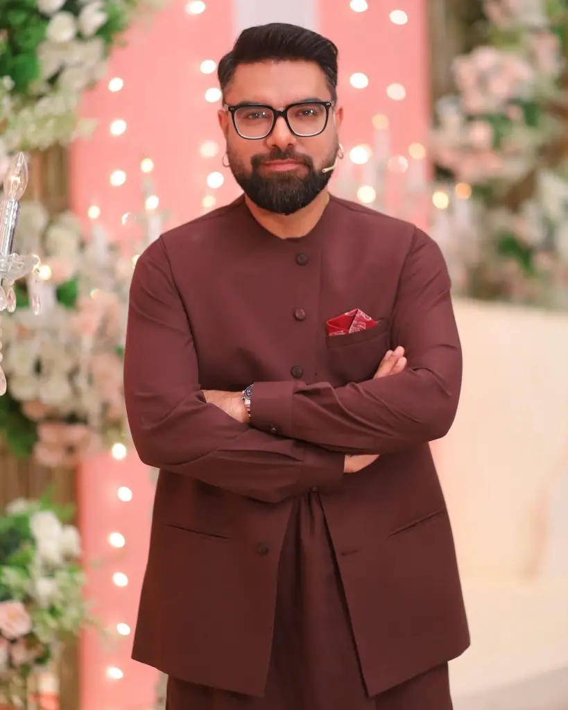 یاسیر حسین نے نادیہ خان کا موازنہ ارنب گوسوامی سے کیا