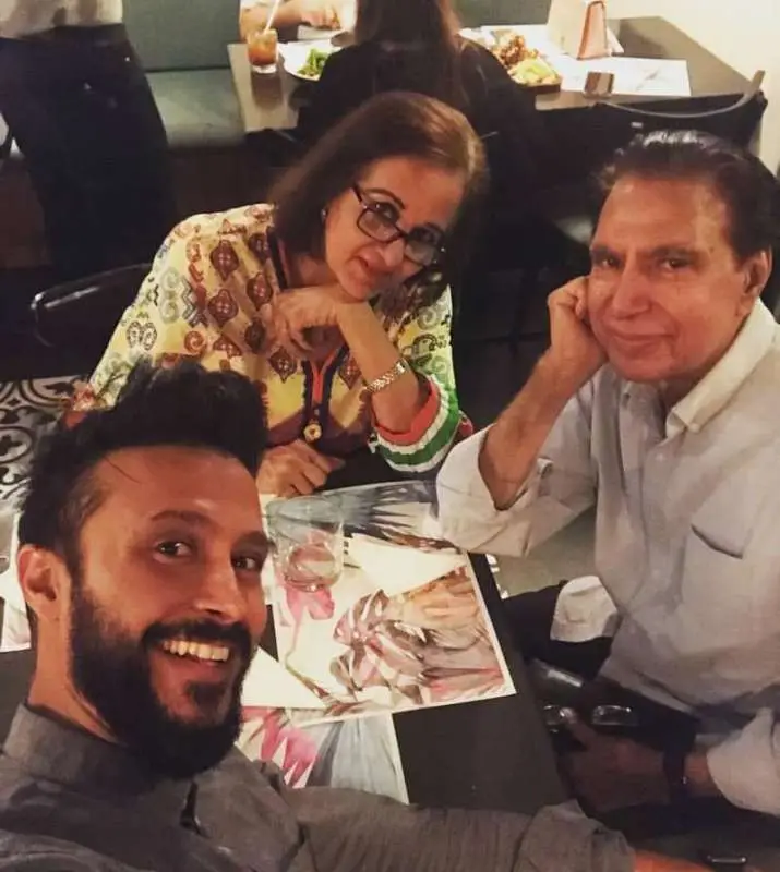 علی کازمی والدین کے ساتھ تعلقات کے بارے میں واضح گفتگو