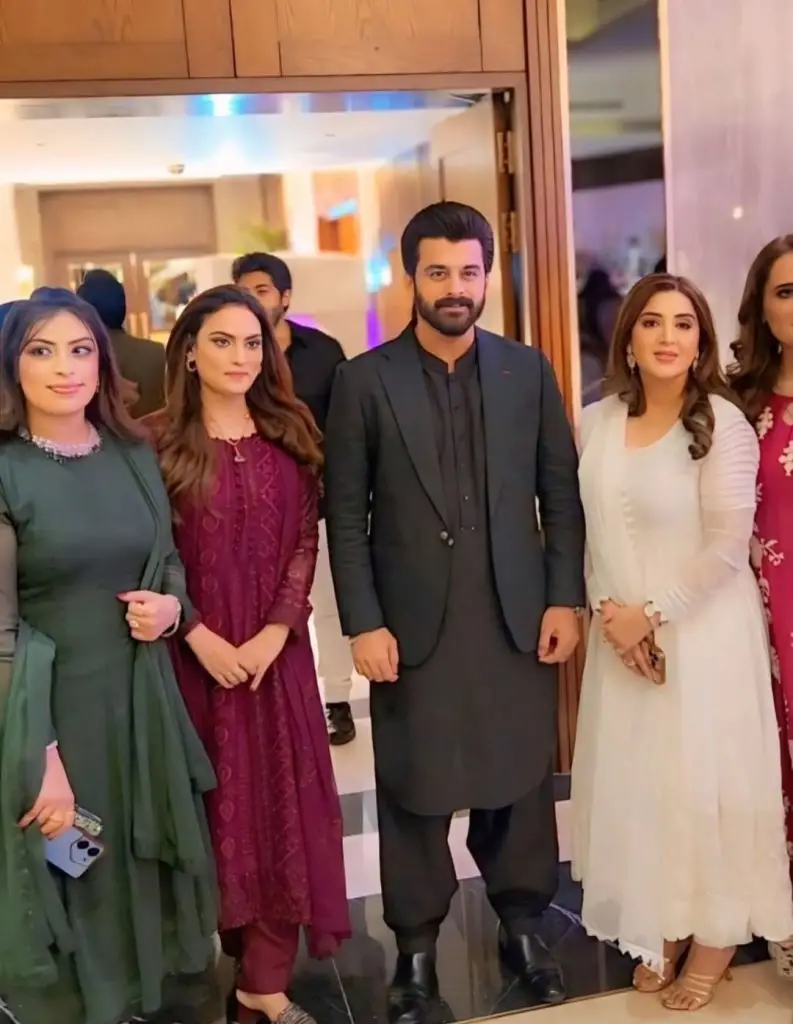 اسلام آباد میں مشہور شخصیات نے اسٹار اسٹڈڈ ڈنر میں دیکھا