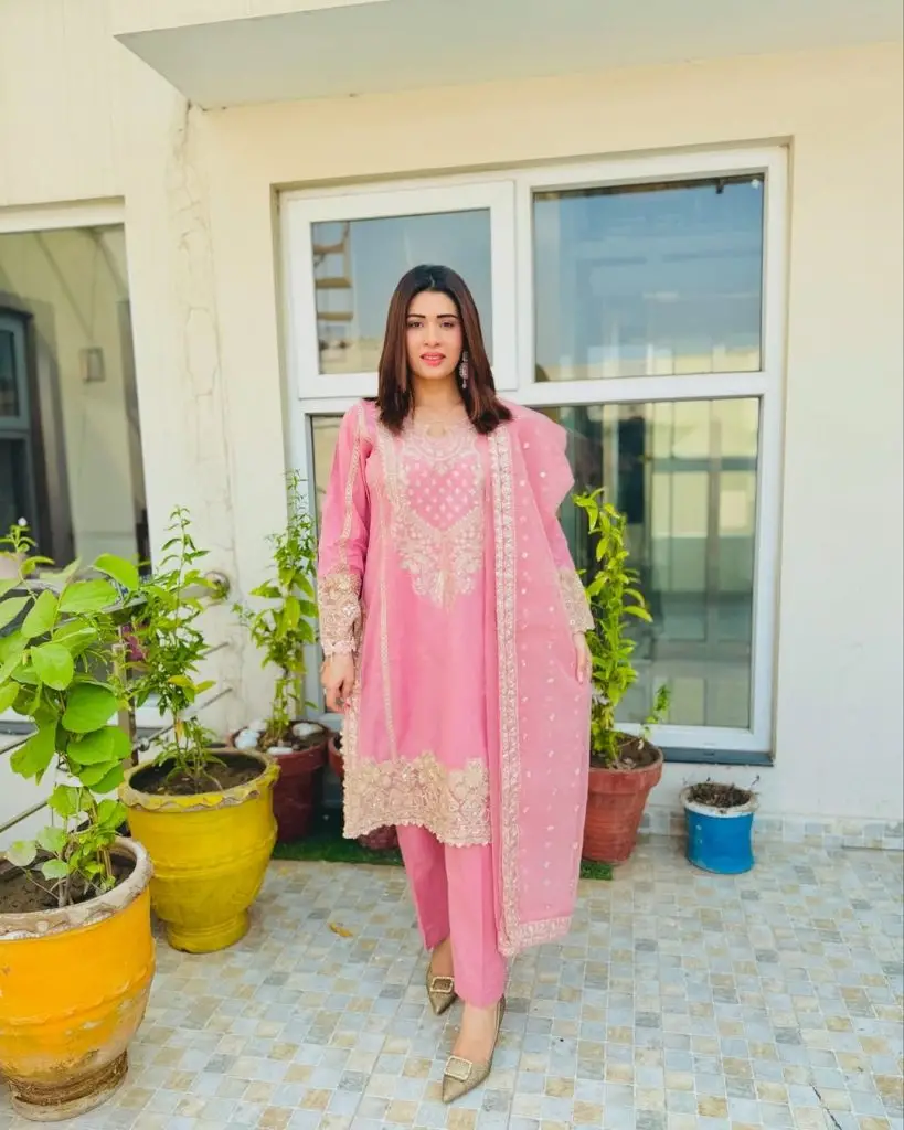 اکرار الحسن نے بیویوں کے ساتھ عید الاعاہا منایا
