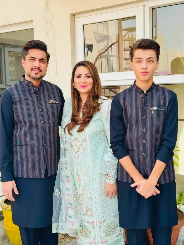 اکرار الحسن نے بیویوں کے ساتھ عید الاعاہا منایا