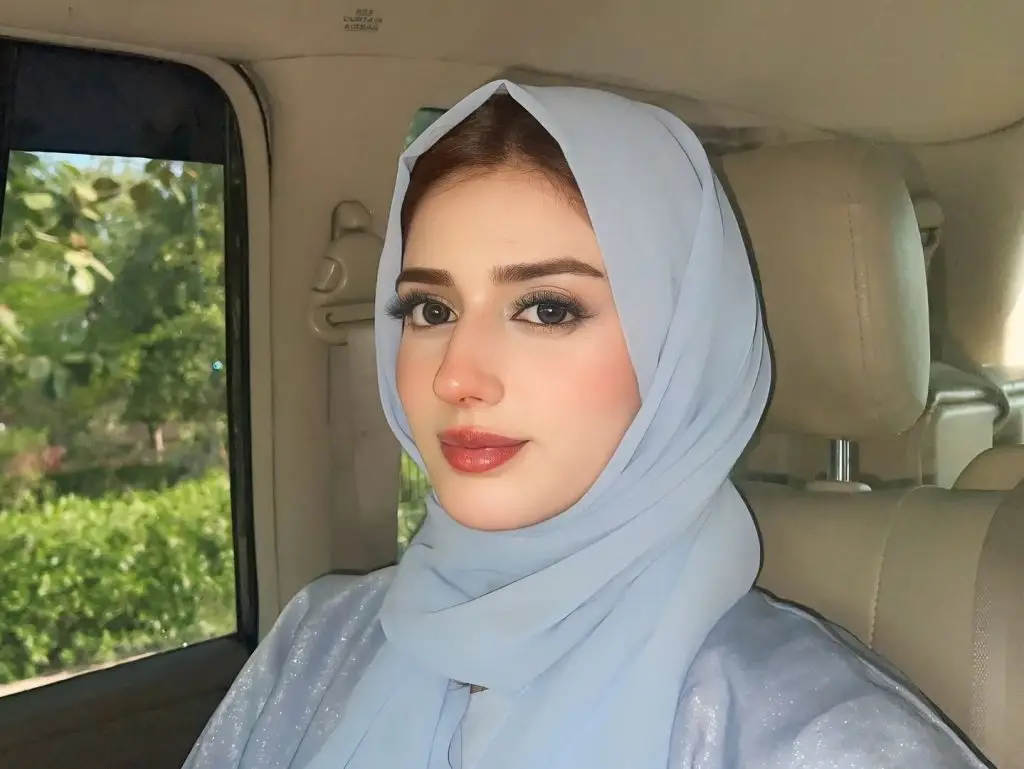جننات مرزا اور اس کا کنبہ مقدس حج سفر پر گامزن ہے