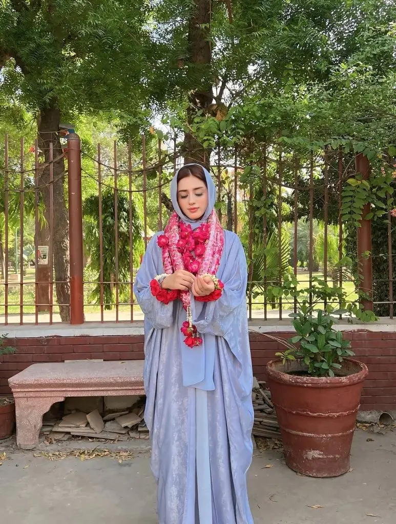 جننات مرزا اور اس کا کنبہ مقدس حج سفر پر گامزن ہے