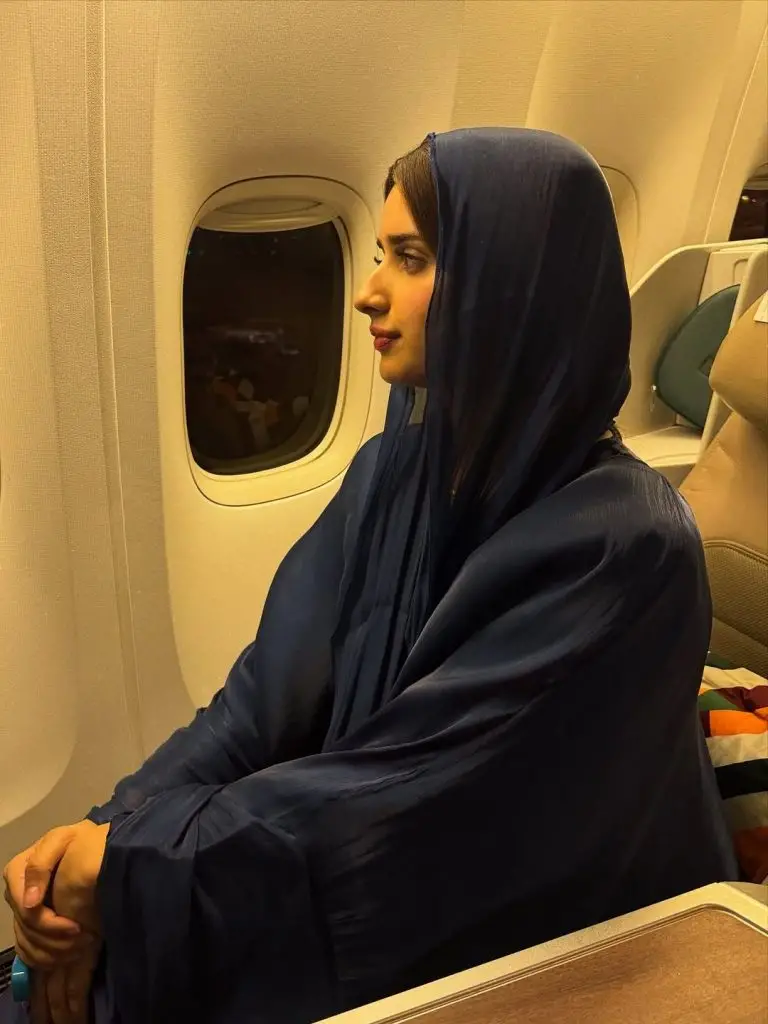 جننات مرزا اور اس کا کنبہ مقدس حج سفر پر گامزن ہے