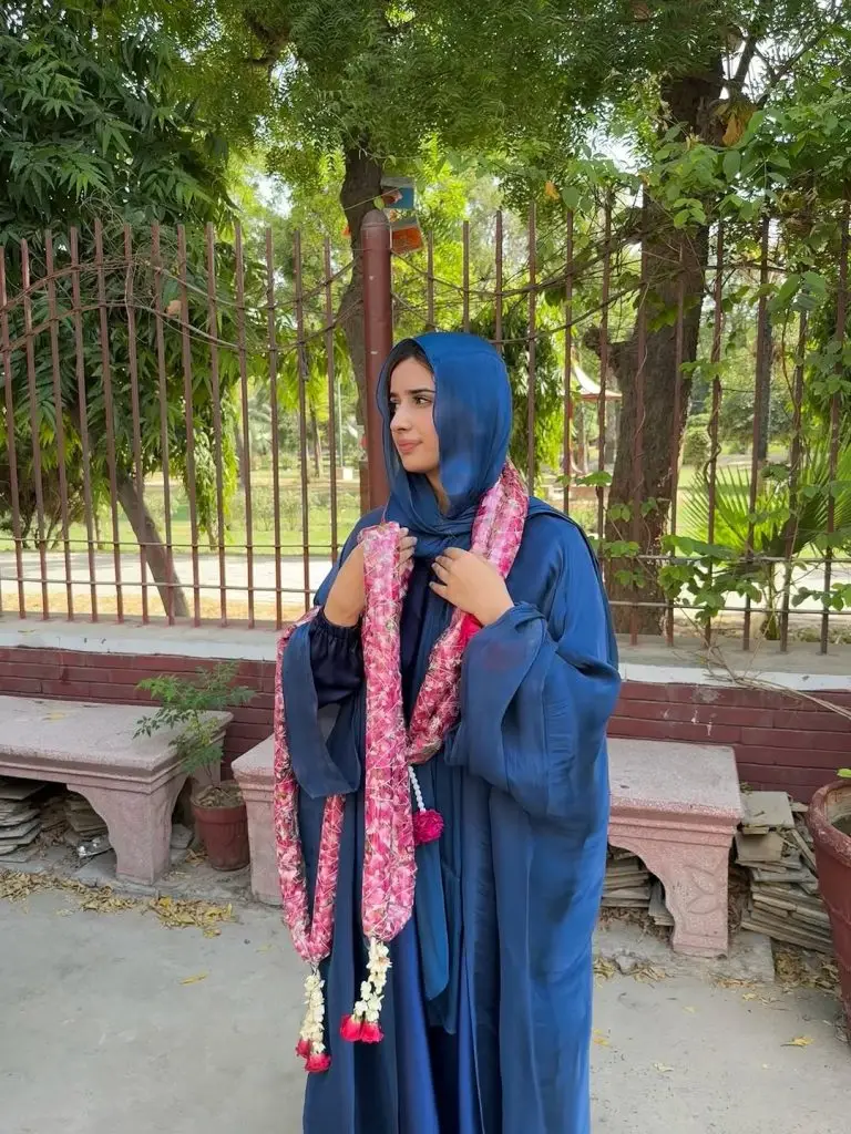 جننات مرزا اور اس کا کنبہ مقدس حج سفر پر گامزن ہے